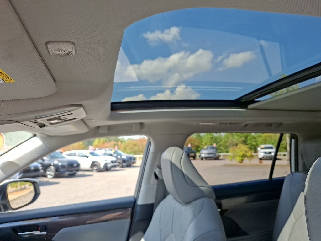 2023 Toyota Highlander Hybrid Platinum