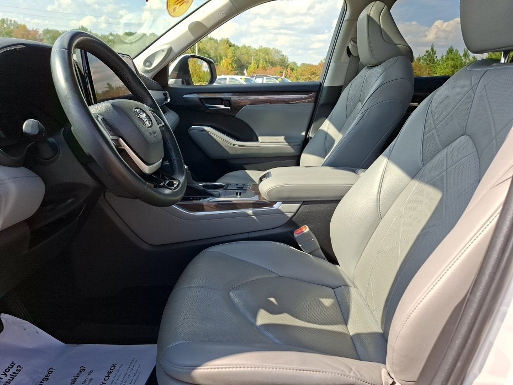 2023 Toyota Highlander Hybrid Platinum