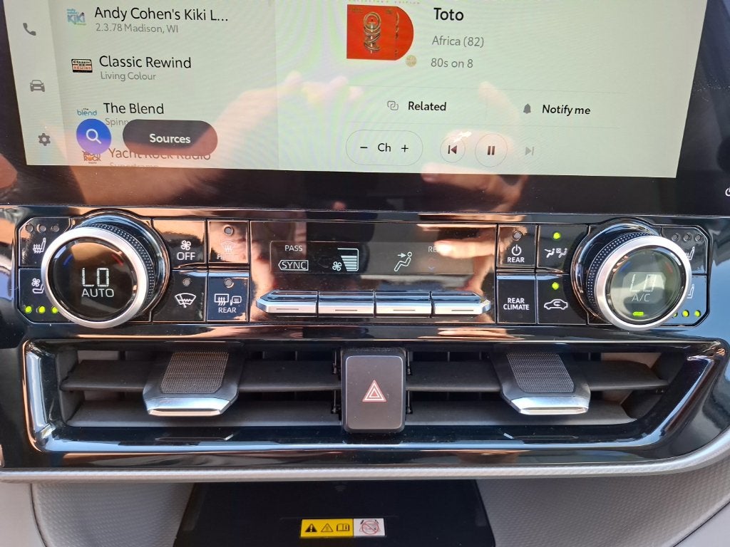 2023 Toyota Highlander Hybrid Platinum