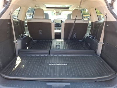 2023 Toyota Highlander Hybrid Platinum
