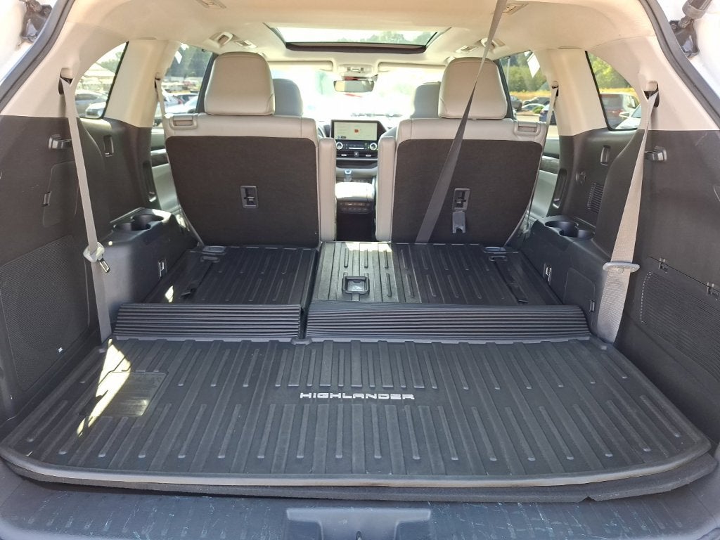 2023 Toyota Highlander Hybrid Platinum