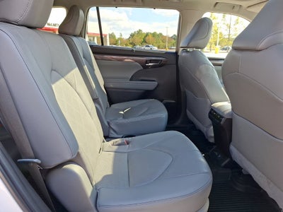 2023 Toyota Highlander Hybrid Platinum