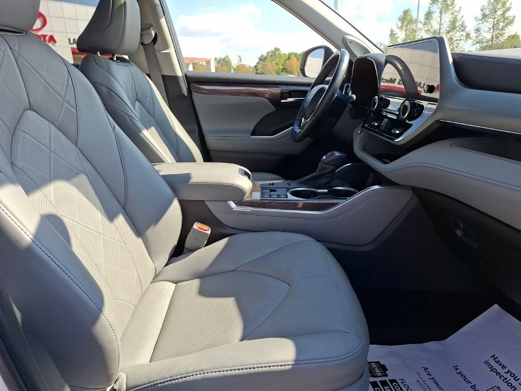2023 Toyota Highlander Hybrid Platinum