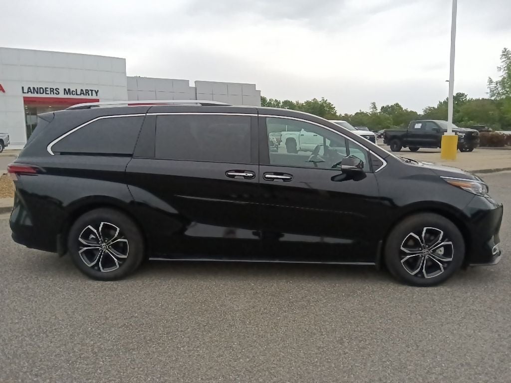 2025 Toyota Sienna Platinum 7 Passenger