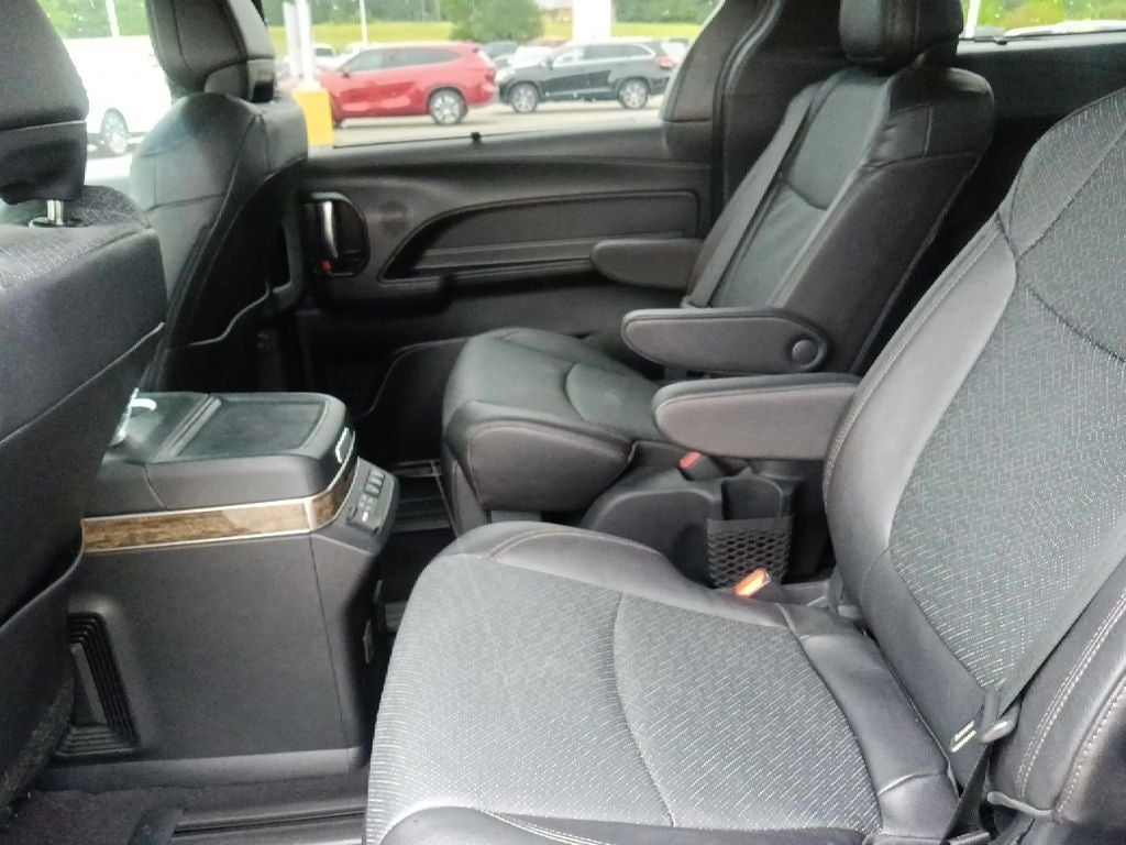 2025 Toyota Sienna Platinum 7 Passenger