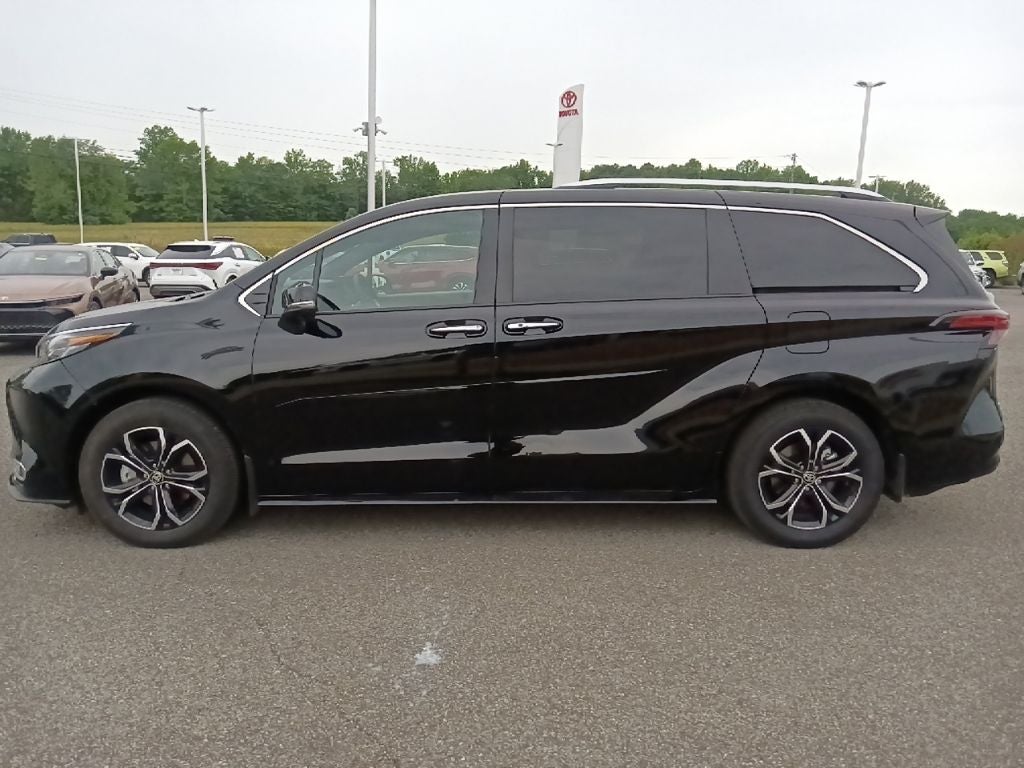 2025 Toyota Sienna Platinum 7 Passenger