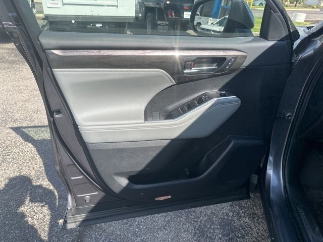 2024 Toyota Highlander Hybrid Platinum