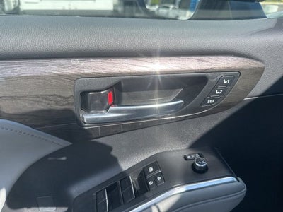 2024 Toyota Highlander Hybrid Platinum