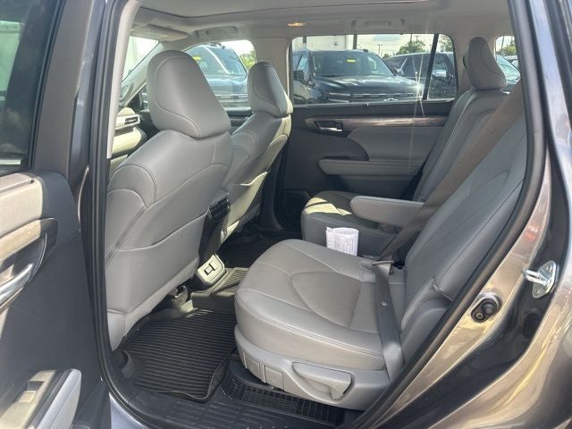 2024 Toyota Highlander Hybrid Platinum