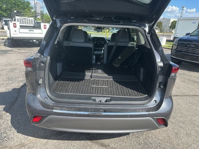 2024 Toyota Highlander Hybrid Platinum