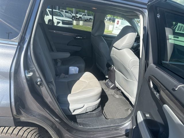 2024 Toyota Highlander Hybrid Platinum