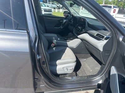2024 Toyota Highlander Hybrid Platinum
