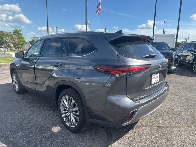 2024 Toyota Highlander Hybrid Platinum