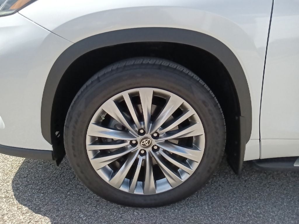 2024 Toyota Highlander Platinum