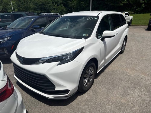 2025 Toyota Sienna LE 8 Passenger