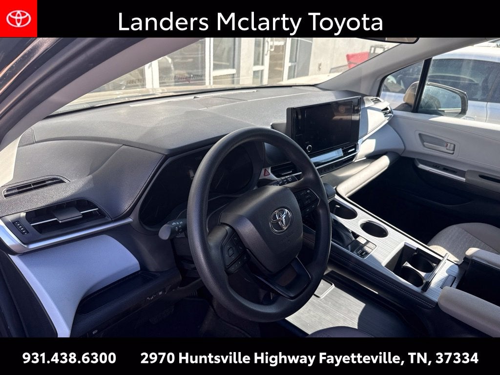 2025 Toyota Sienna LE 8 Passenger