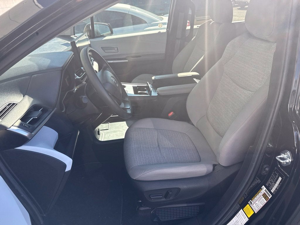 2025 Toyota Sienna LE 8 Passenger