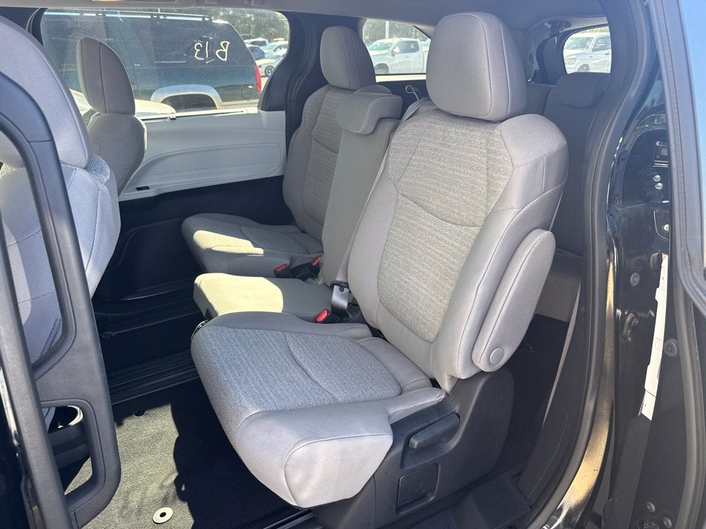 2025 Toyota Sienna LE 8 Passenger