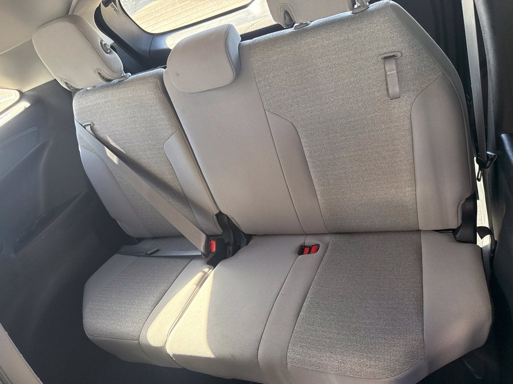 2025 Toyota Sienna LE 8 Passenger
