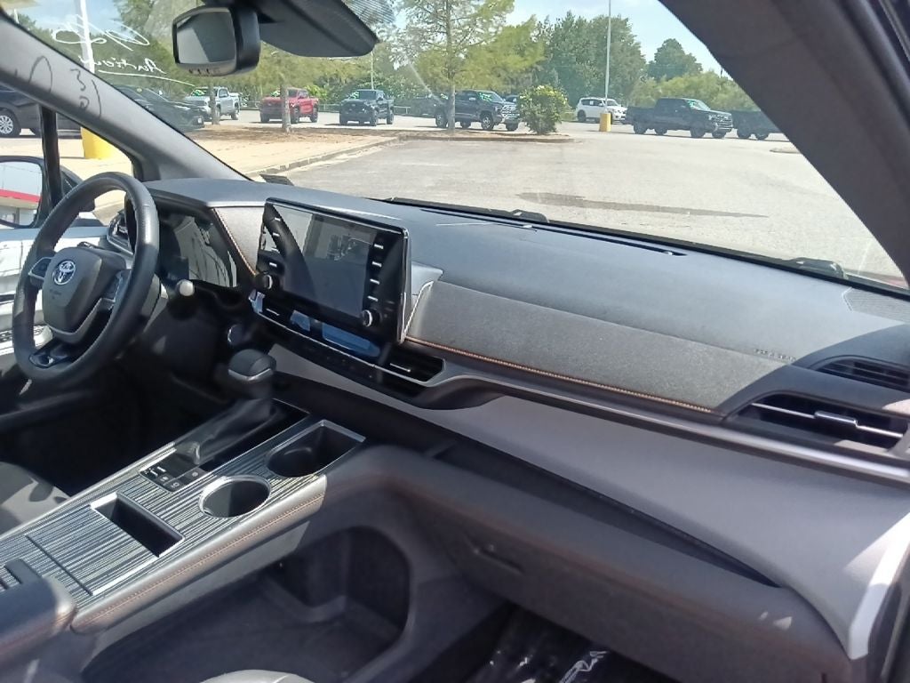 2023 Toyota Sienna XSE 7 Passenger