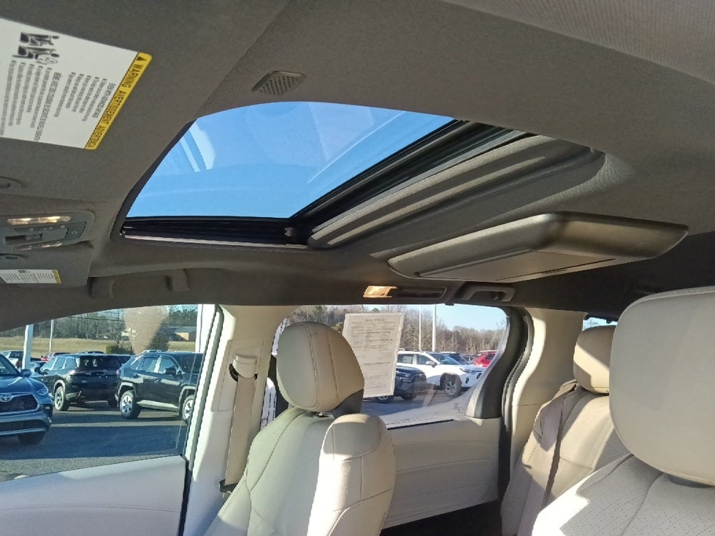 2022 Toyota Sienna Limited 7 Passenger
