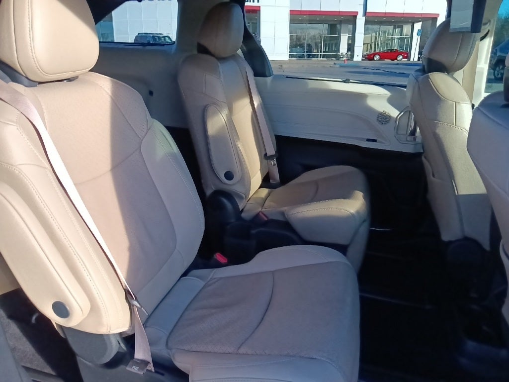 2022 Toyota Sienna Limited 7 Passenger
