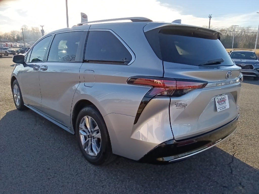 2022 Toyota Sienna Limited 7 Passenger