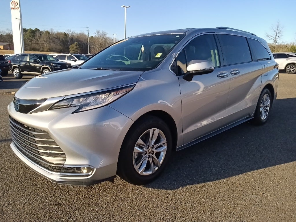 2022 Toyota Sienna Limited 7 Passenger
