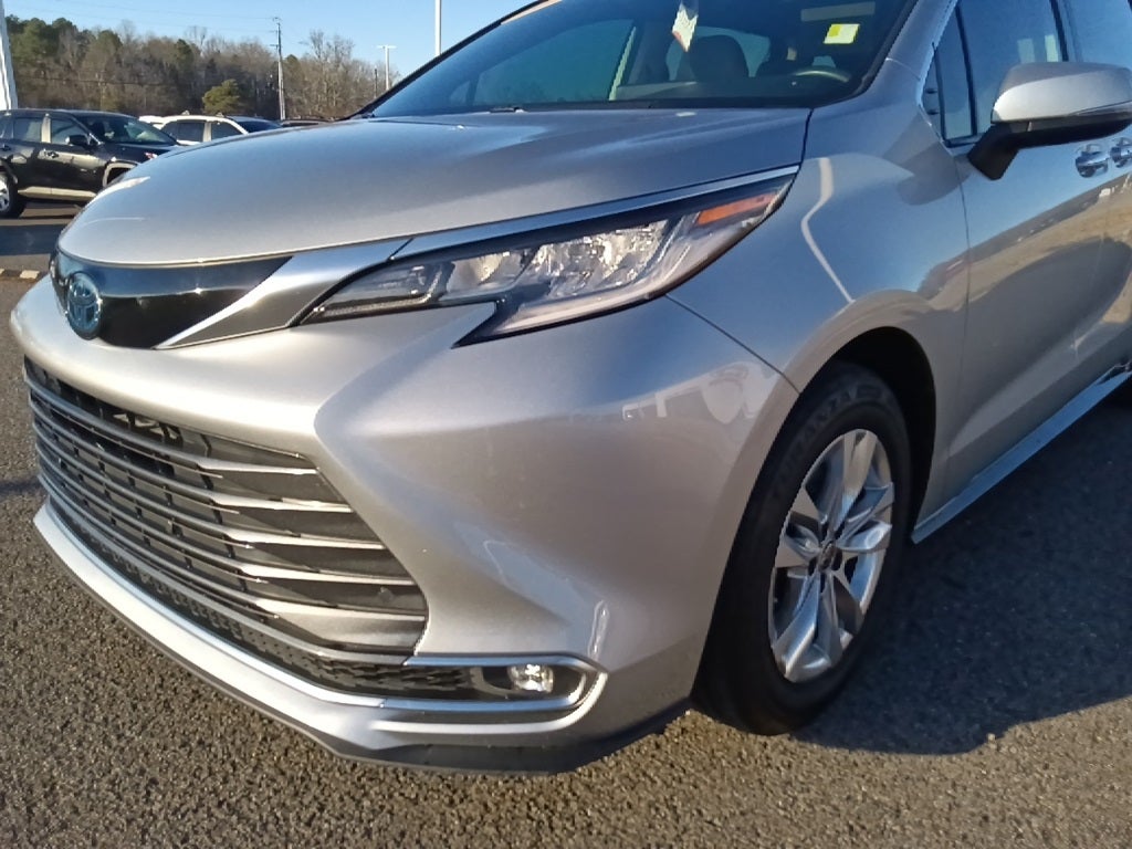 2022 Toyota Sienna Limited 7 Passenger
