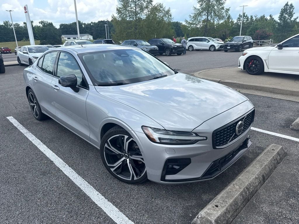 2024 Volvo S60 B5 Plus Dark Theme