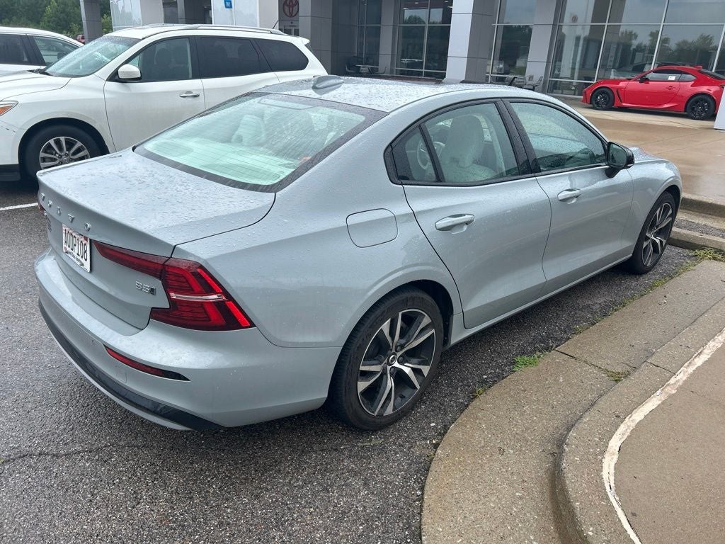 2024 Volvo S60 B5 Core Dark Theme