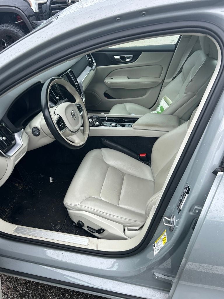 2024 Volvo S60 B5 Core Dark Theme
