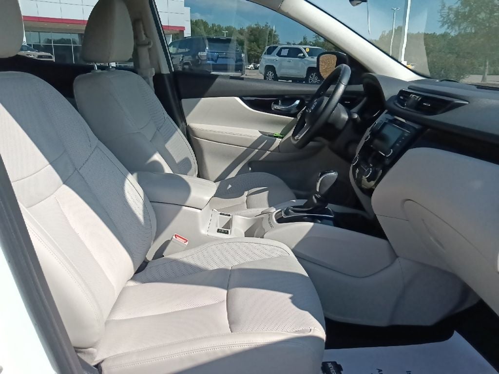 2022 Nissan Rogue Sport SL