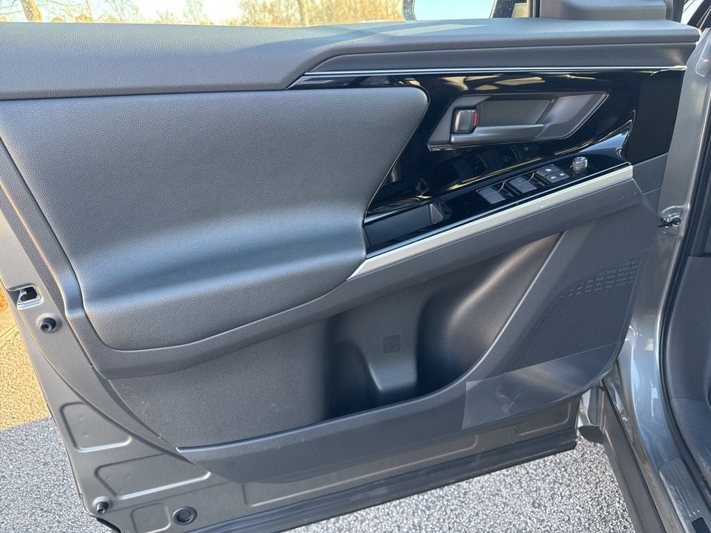 2025 Toyota bZ4X XLE