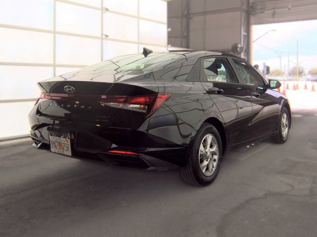 2023 Hyundai Elantra SE