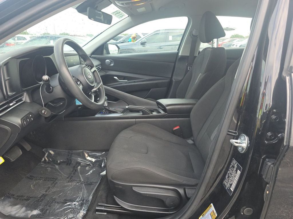 2023 Hyundai Elantra SE