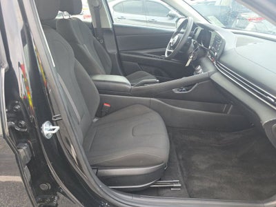 2023 Hyundai Elantra SE
