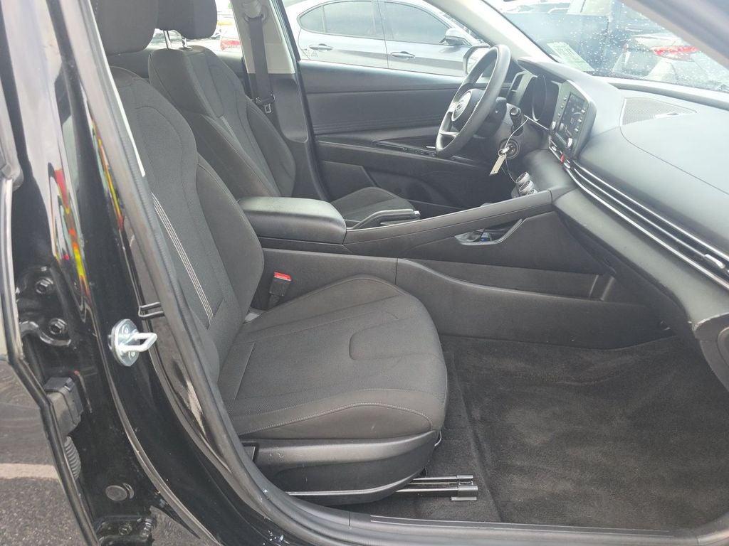 2023 Hyundai Elantra SE