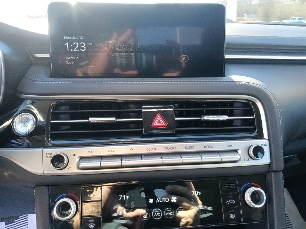 2025 Genesis G70 2.5T