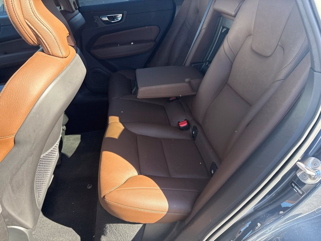 2022 Volvo XC60 B5 Momentum